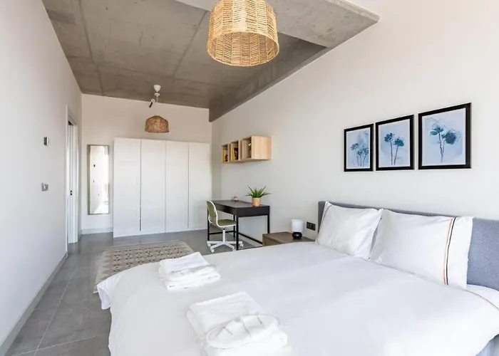 Gorgeous Bright Cool 1bd Views! #359