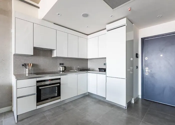 Gorgeous Bright Cool 1bd Views! #359 *