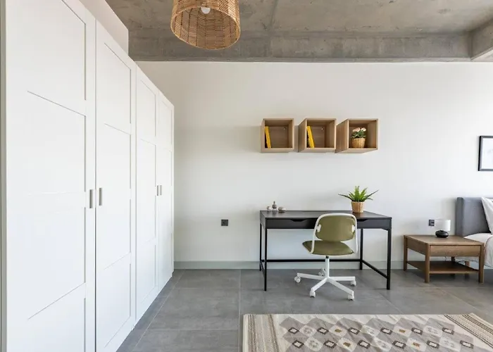 Gorgeous Bright Cool 1bd Views! #359 Istambul