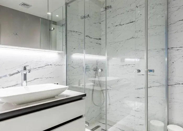 Gorgeous Bright Cool 1bd Views! #359 *