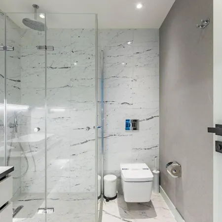 Gorgeous Bright Cool 1bd Views! #359 Lejlighed *