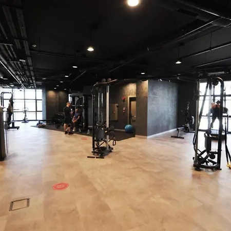 Gorgeous Bright Cool 1bd Views! #359 شقة اسطنبول