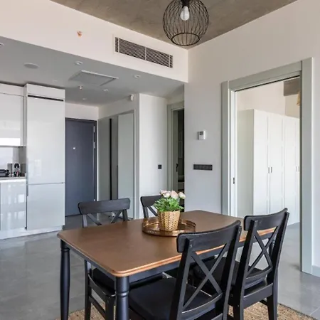 Gorgeous Bright Cool 1bd Views! #359 * اسطنبول