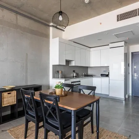 Gorgeous Bright Cool 1bd Views! #359 アパート イスタンブール