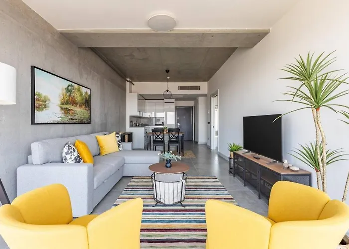 Gorgeous Bright Cool 1bd Views! #359 Lägenhet