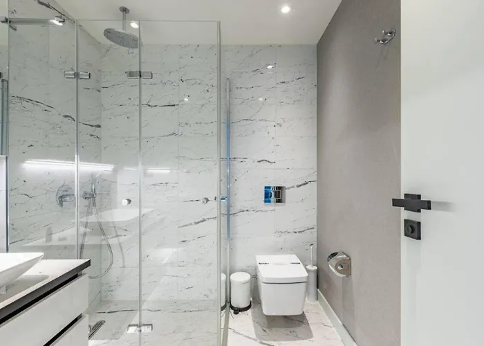 Gorgeous Bright Cool 1bd Views! #359 Lägenhet *