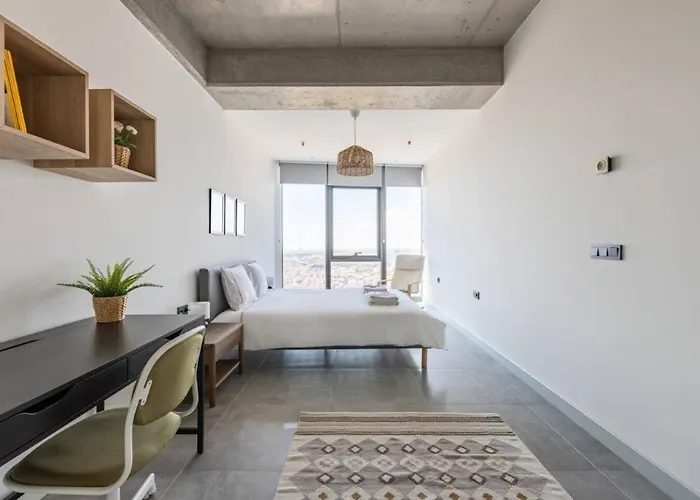 Gorgeous Bright Cool 1bd Views! #359 Lägenhet