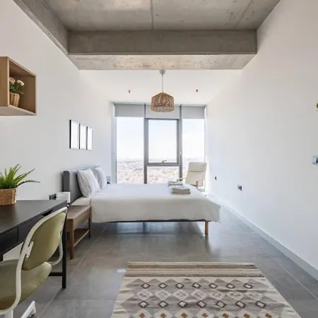 Gorgeous Bright Cool 1bd Views! #359 Apartman